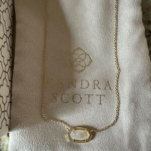 Kendra Scott necklace